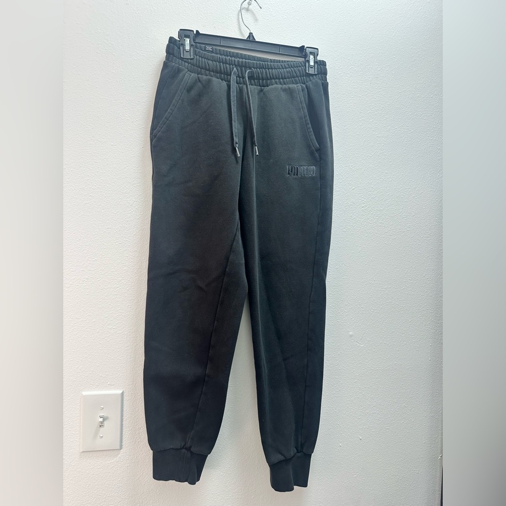 Men’s Puma joggers